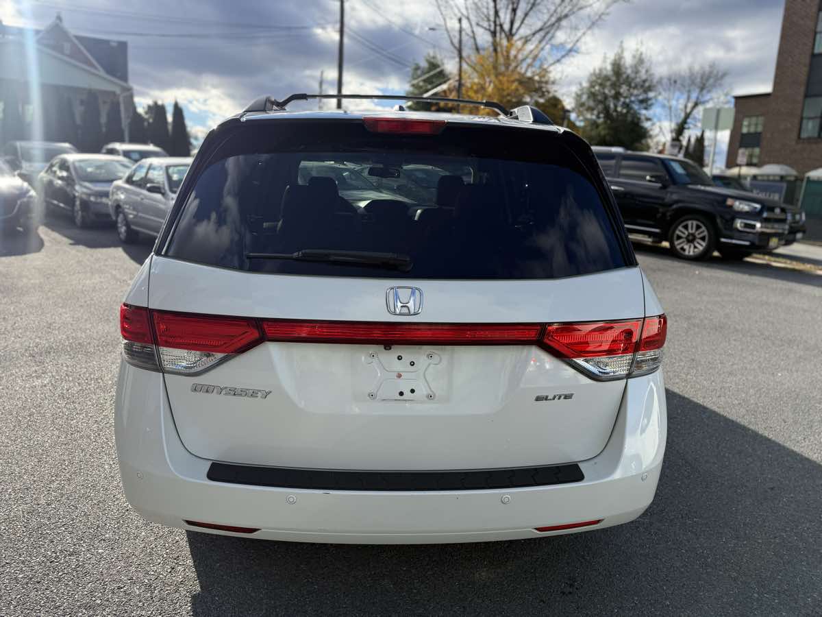 2016 Honda Odyssey Touring Elite photo 4