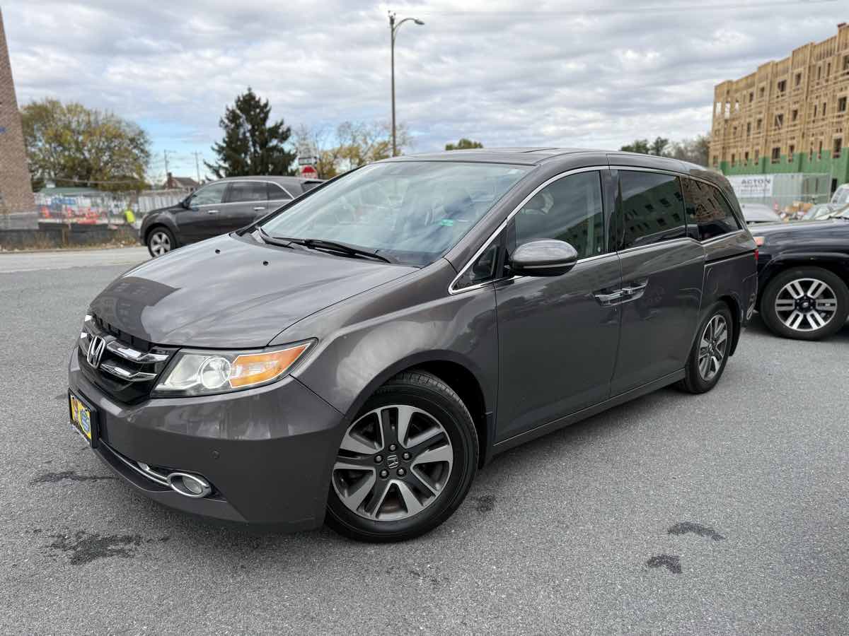 2015 Honda Odyssey Touring Elite photo 3