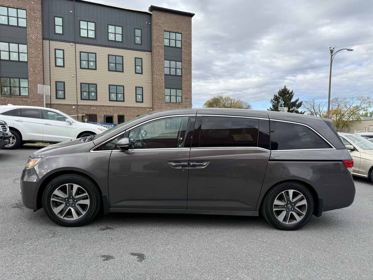 2015 Honda Odyssey Touring Elite photo 4