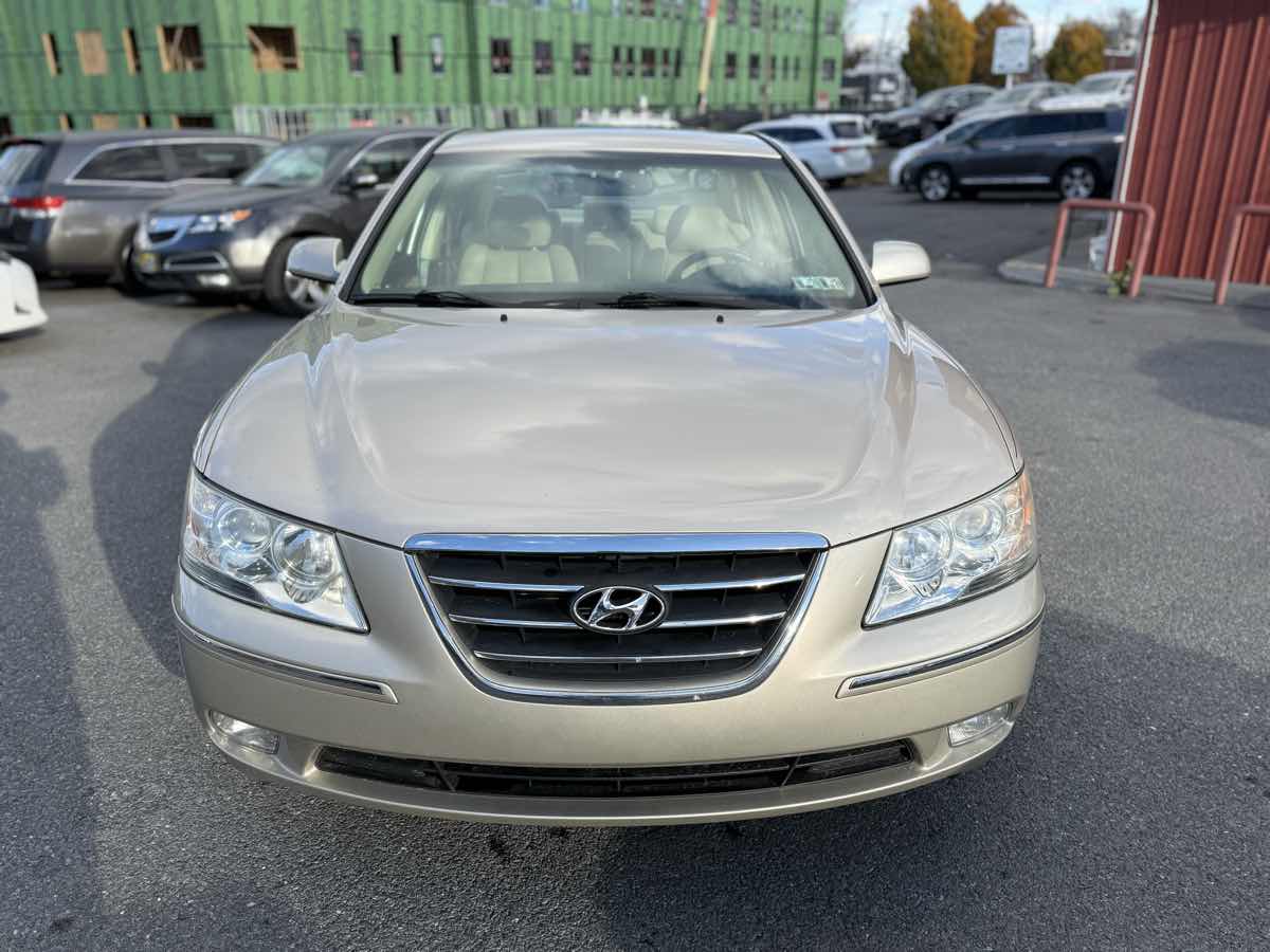 2009 Hyundai Sonata Limited photo 2