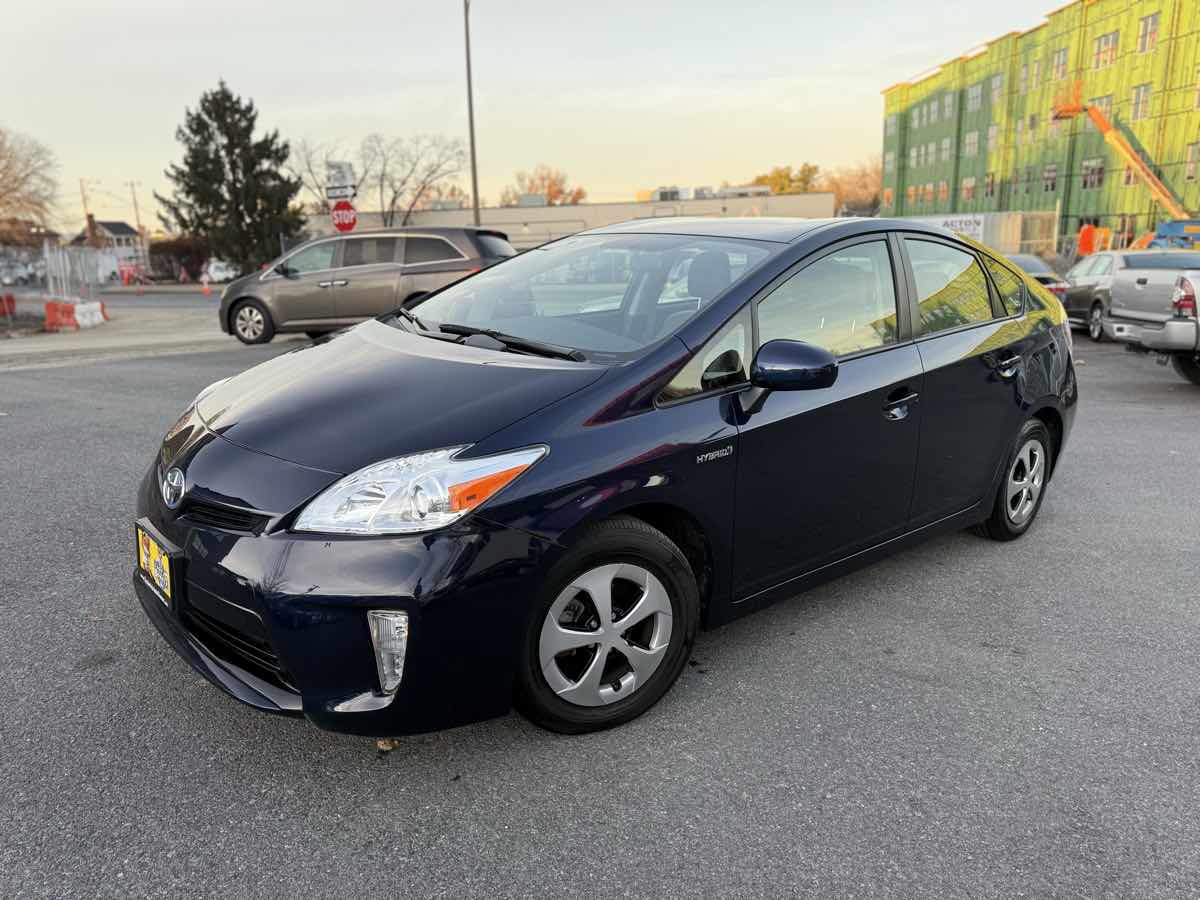 2015 Toyota Prius Two SE photo 2