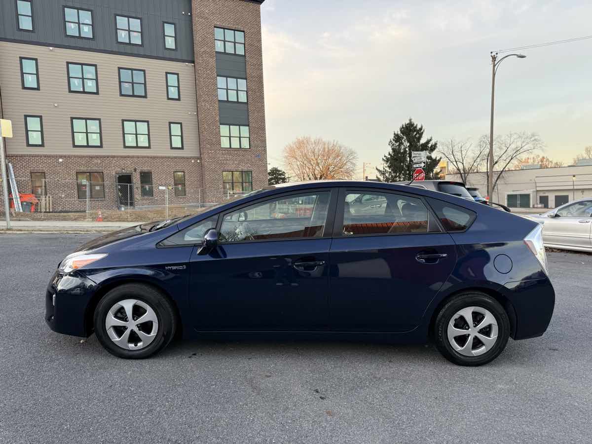 2015 Toyota Prius Two SE photo 3