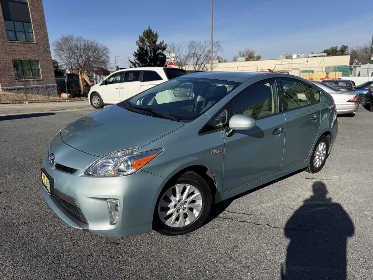 2013 Toyota Prius Plug-in photo 3