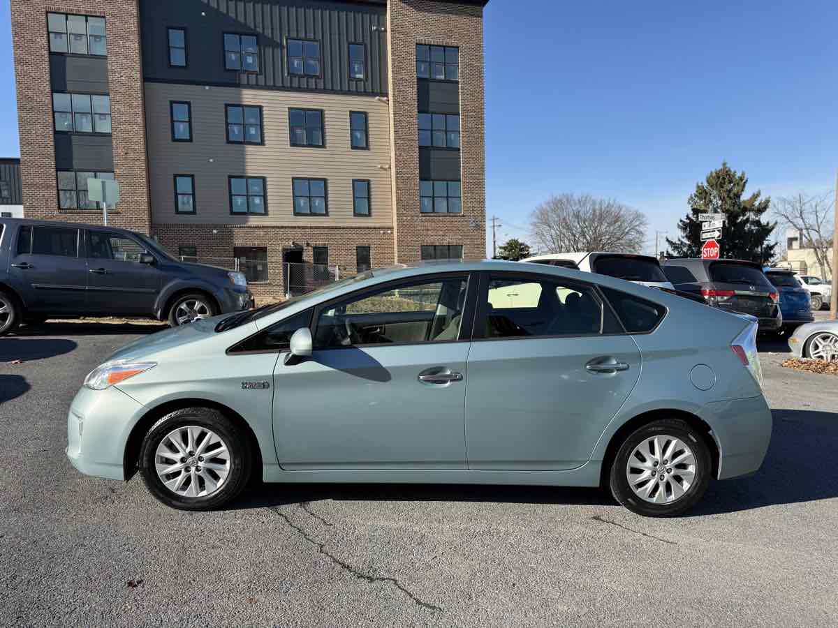 2013 Toyota Prius Plug-in photo 4