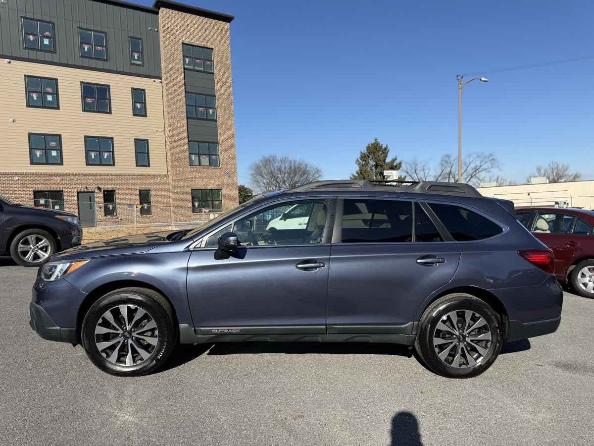 2016 Subaru Outback 2.5i Limited photo 3