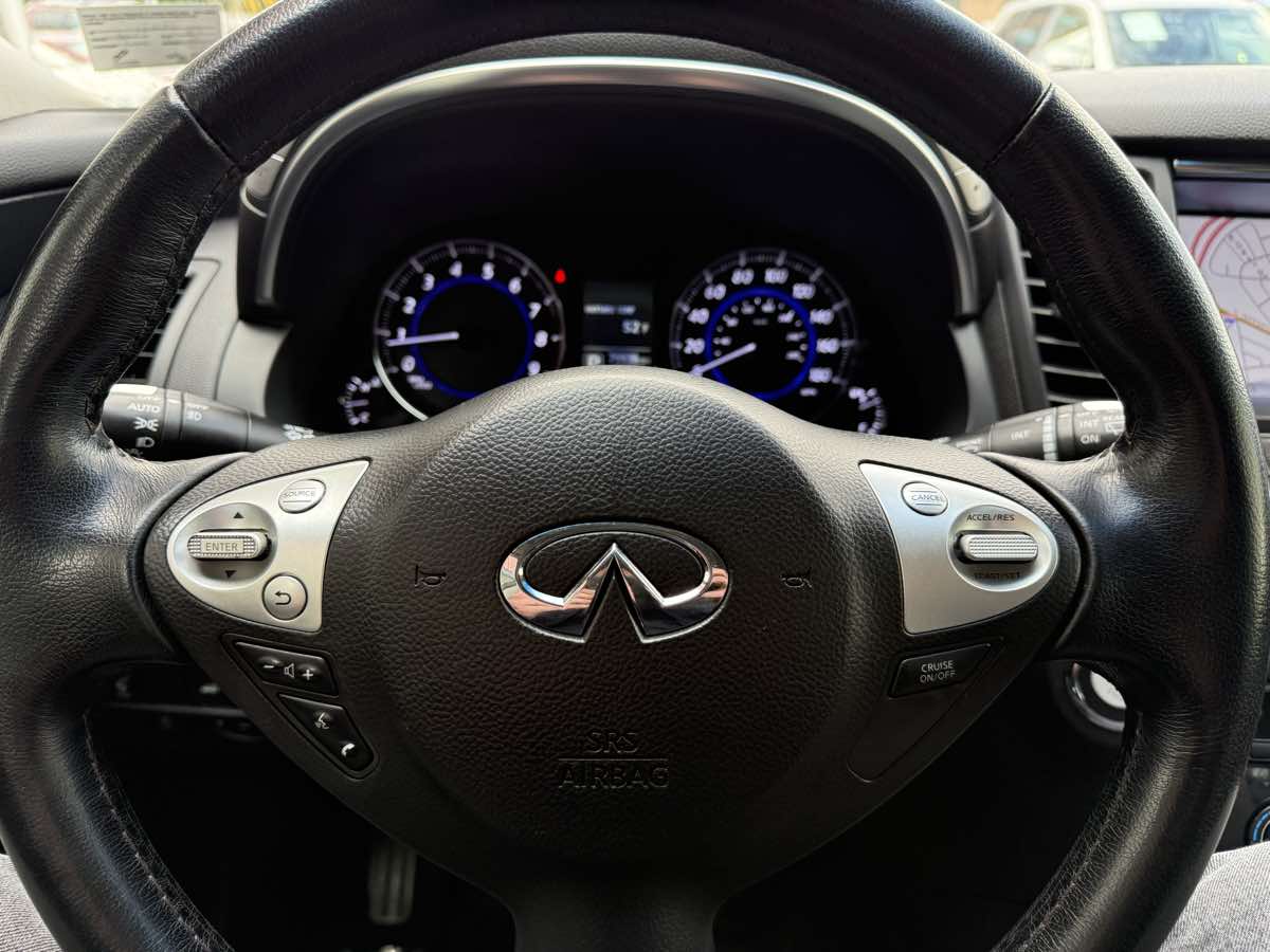 2015 INFINITI QX70 Base - Photo 15