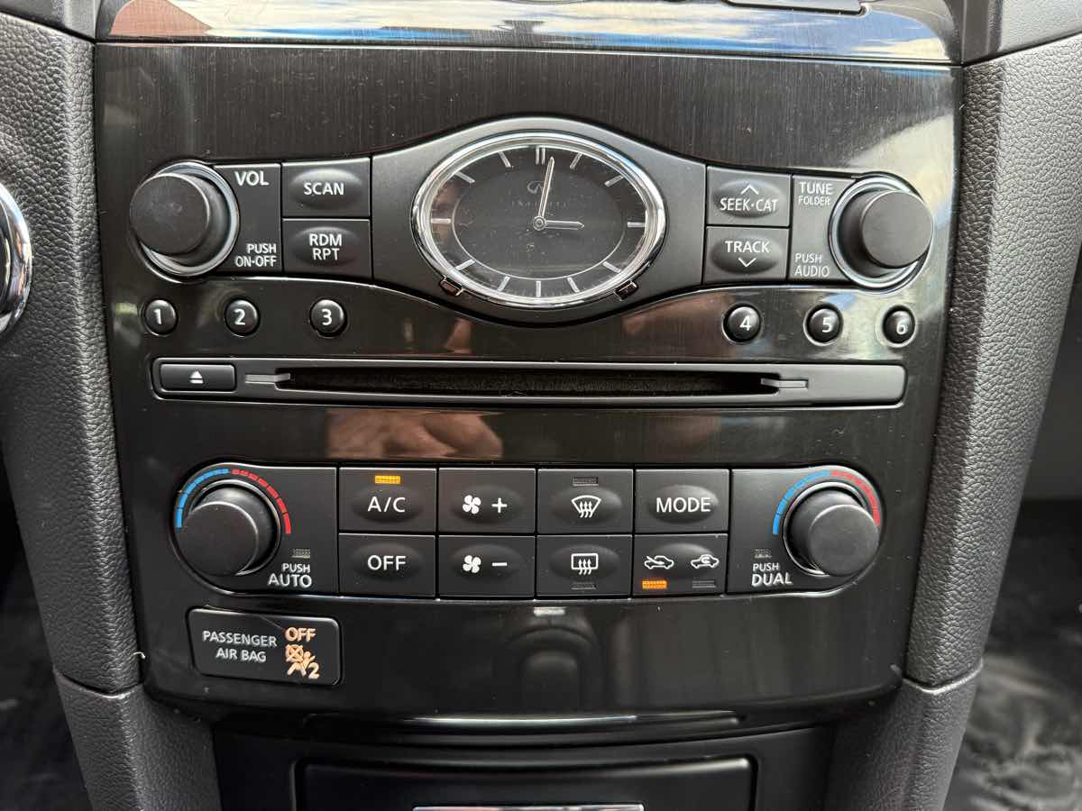 2015 INFINITI QX70 Base - Photo 19