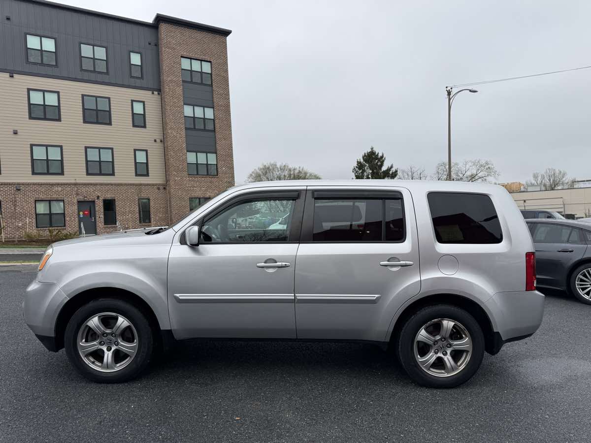 View vehicle photo 4