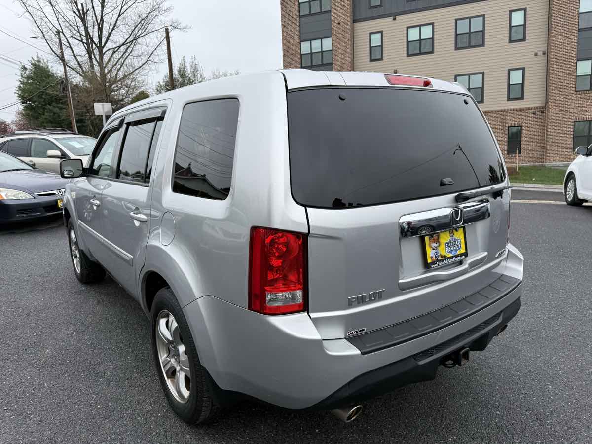 View vehicle photo 5