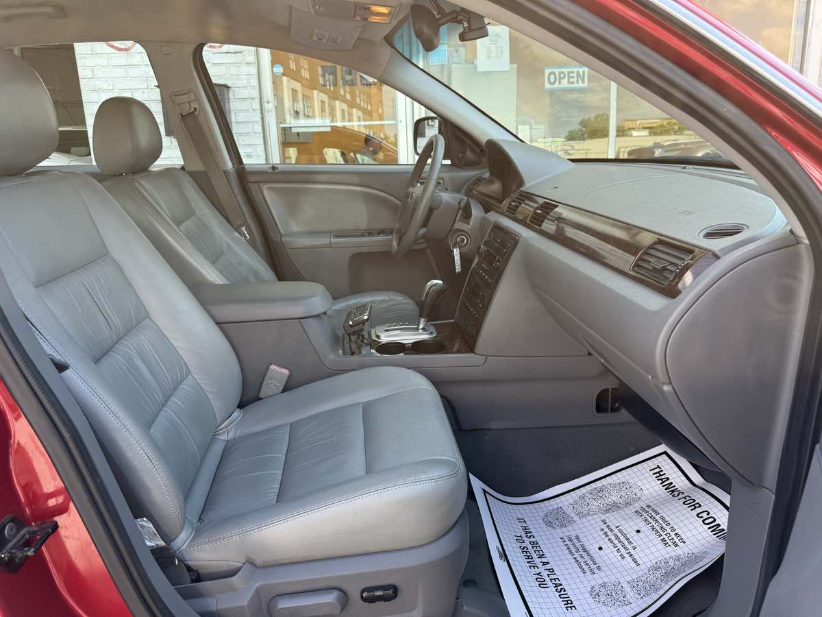 2005 Ford Five Hundred SEL - Photo 10