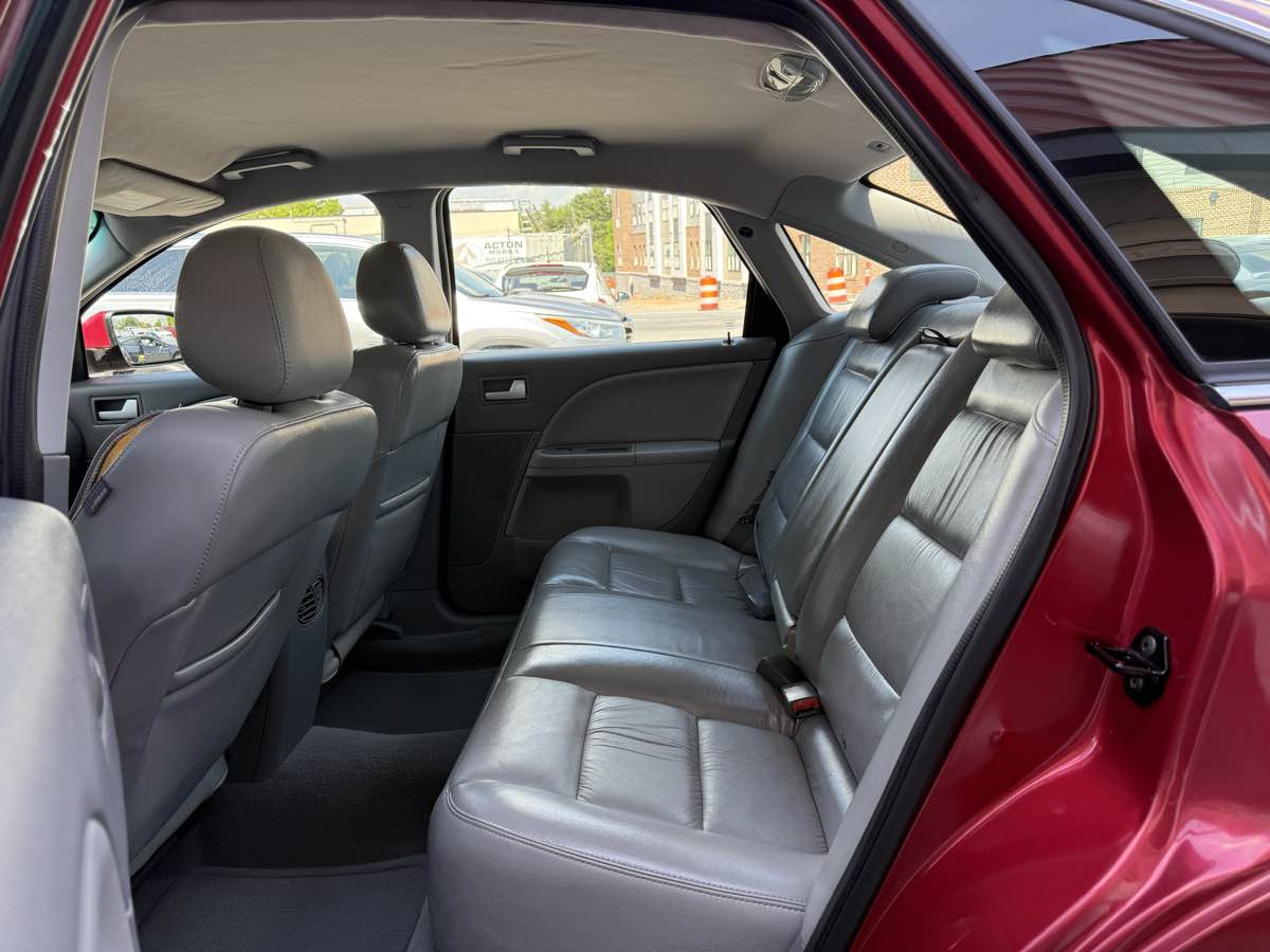 2005 Ford Five Hundred SEL - Photo 11