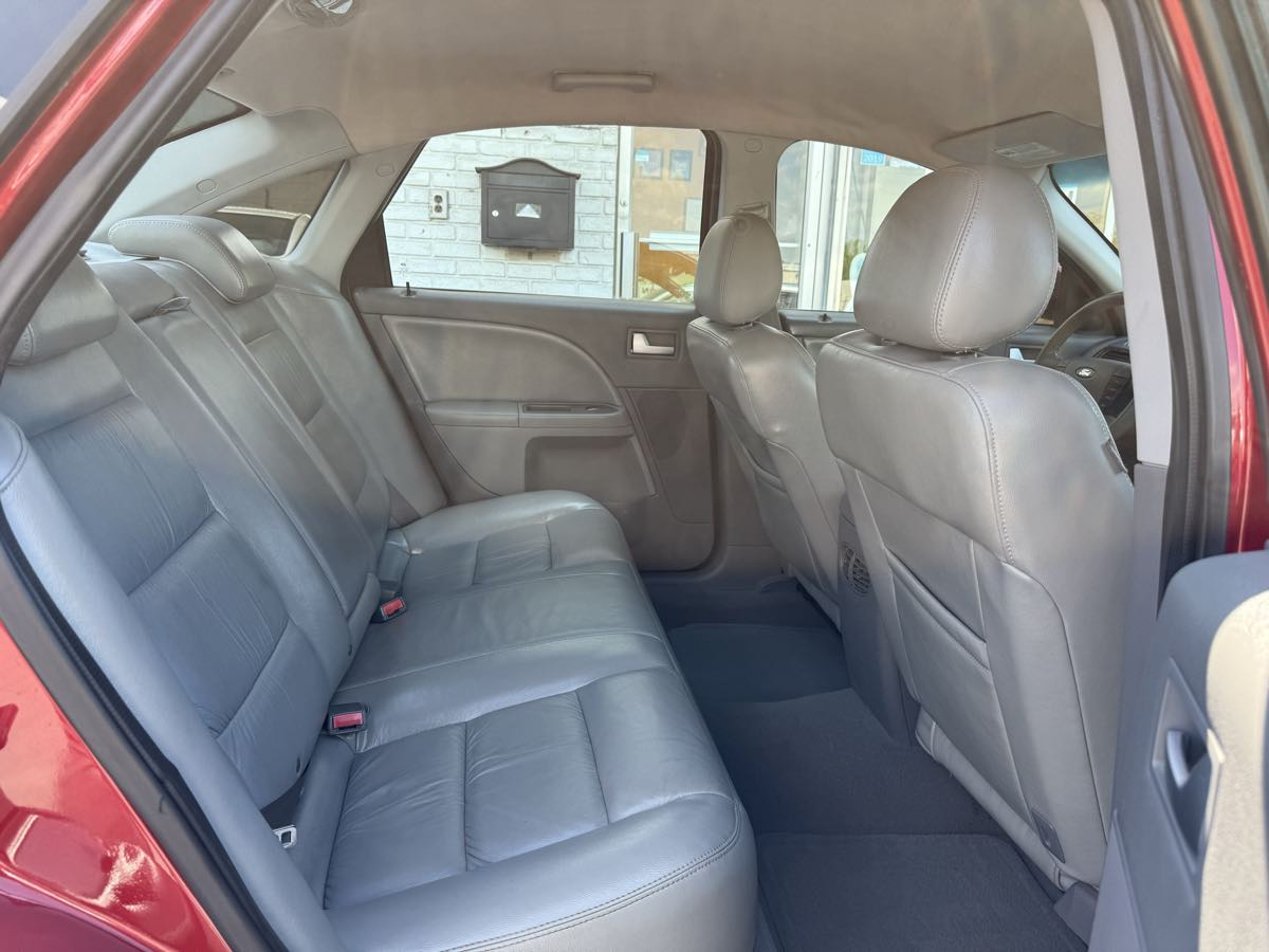 2005 Ford Five Hundred SEL - Photo 12