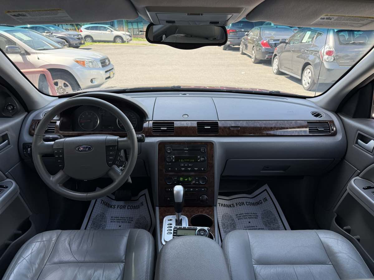 2005 Ford Five Hundred SEL - Photo 13