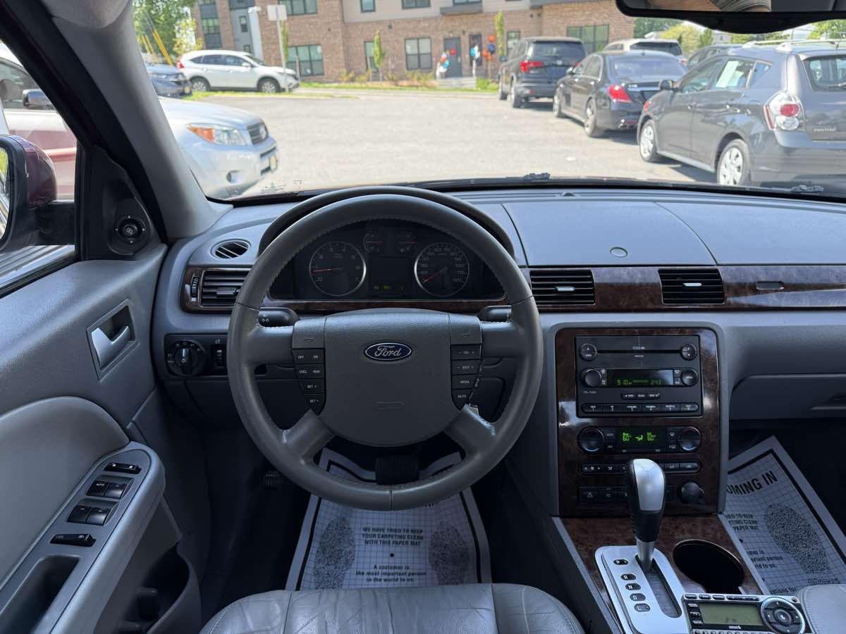 2005 Ford Five Hundred SEL - Photo 14