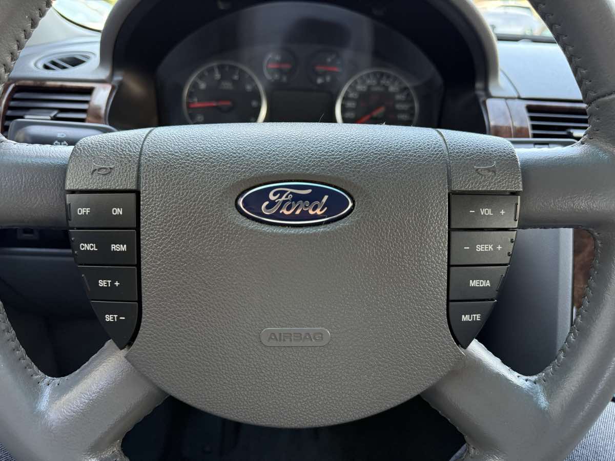 2005 Ford Five Hundred SEL - Photo 15
