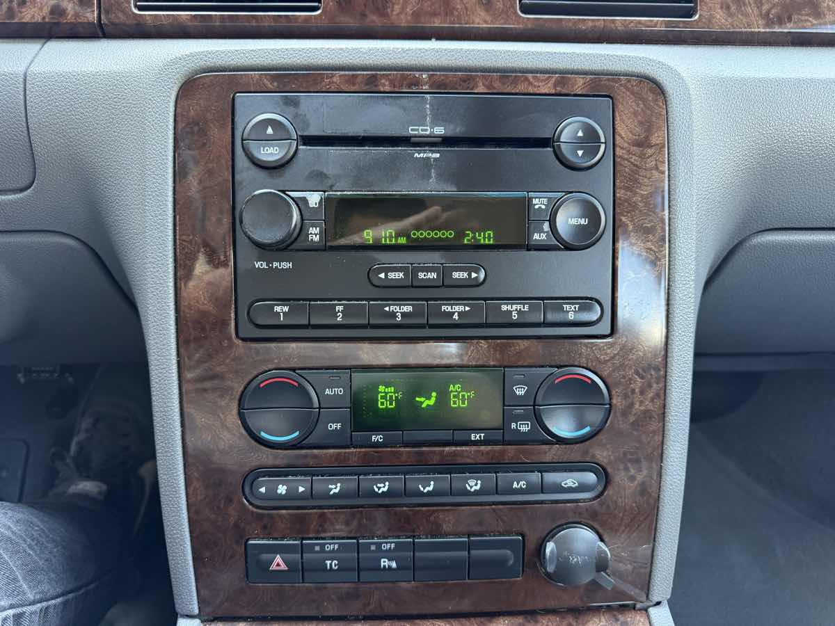 2005 Ford Five Hundred SEL - Photo 17