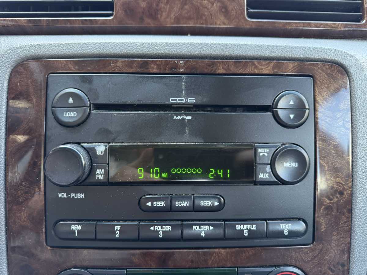 2005 Ford Five Hundred SEL - Photo 18