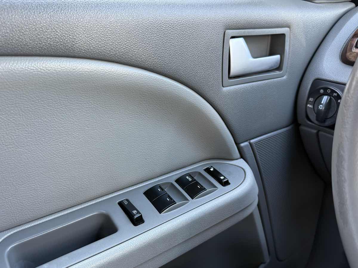 2005 Ford Five Hundred SEL - Photo 21
