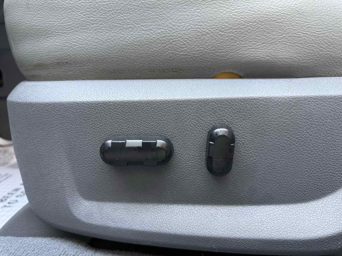 2005 Ford Five Hundred SEL - Photo 22