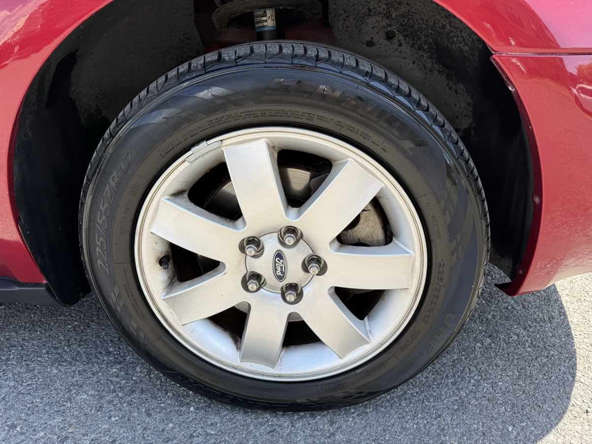 2005 Ford Five Hundred SEL - Photo 24