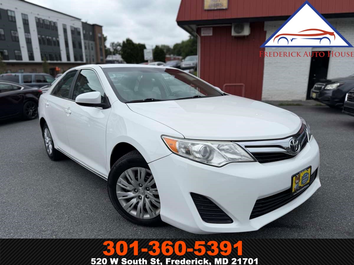 Super White 2014 Toyota Camry Sedan Front-Wheel Drive Automatic