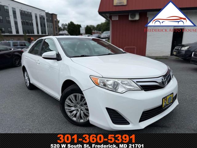 Super White 2014 Toyota Camry Sedan Front-Wheel Drive Automatic