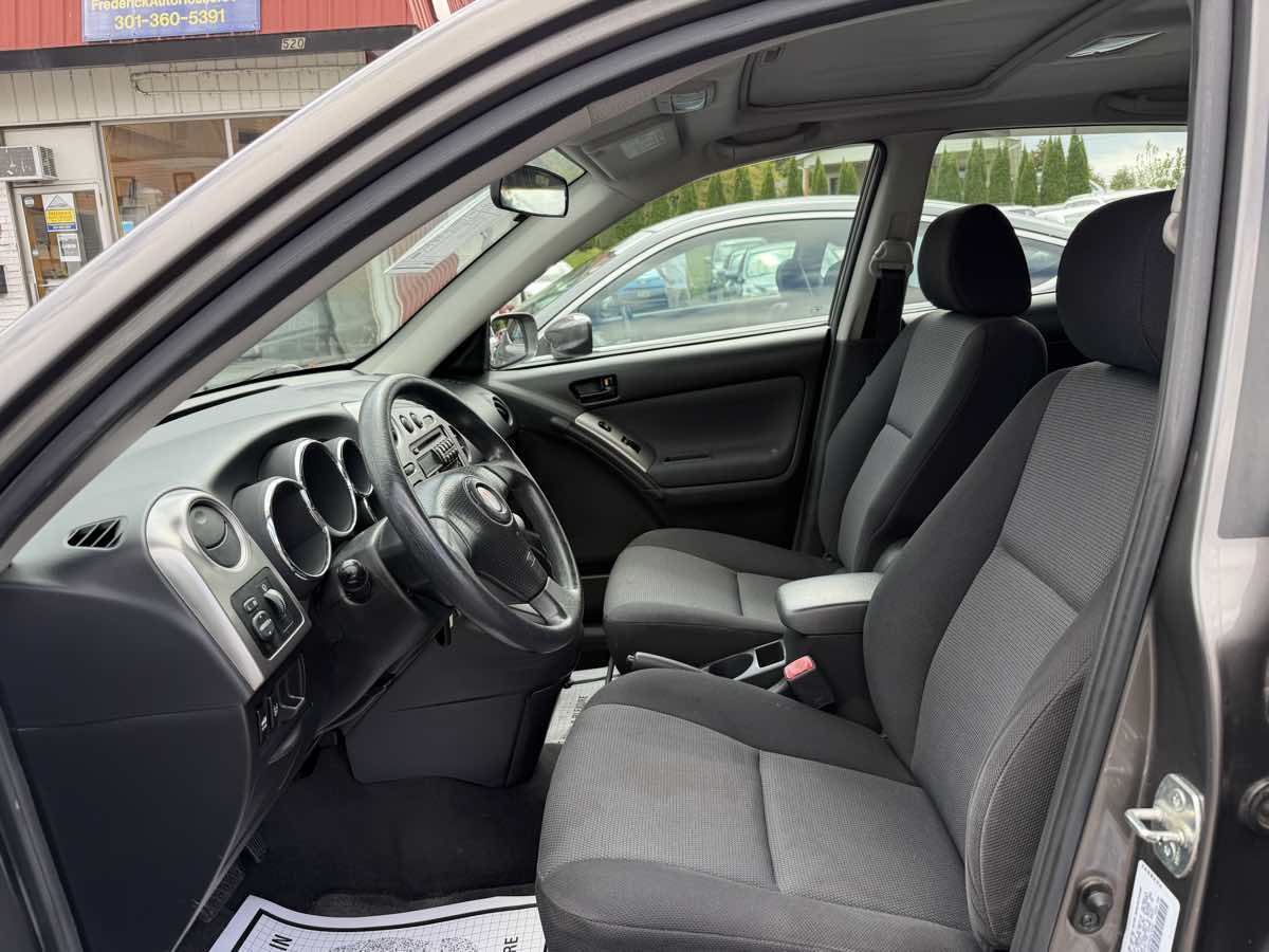 Pontiac Vibe photo 9