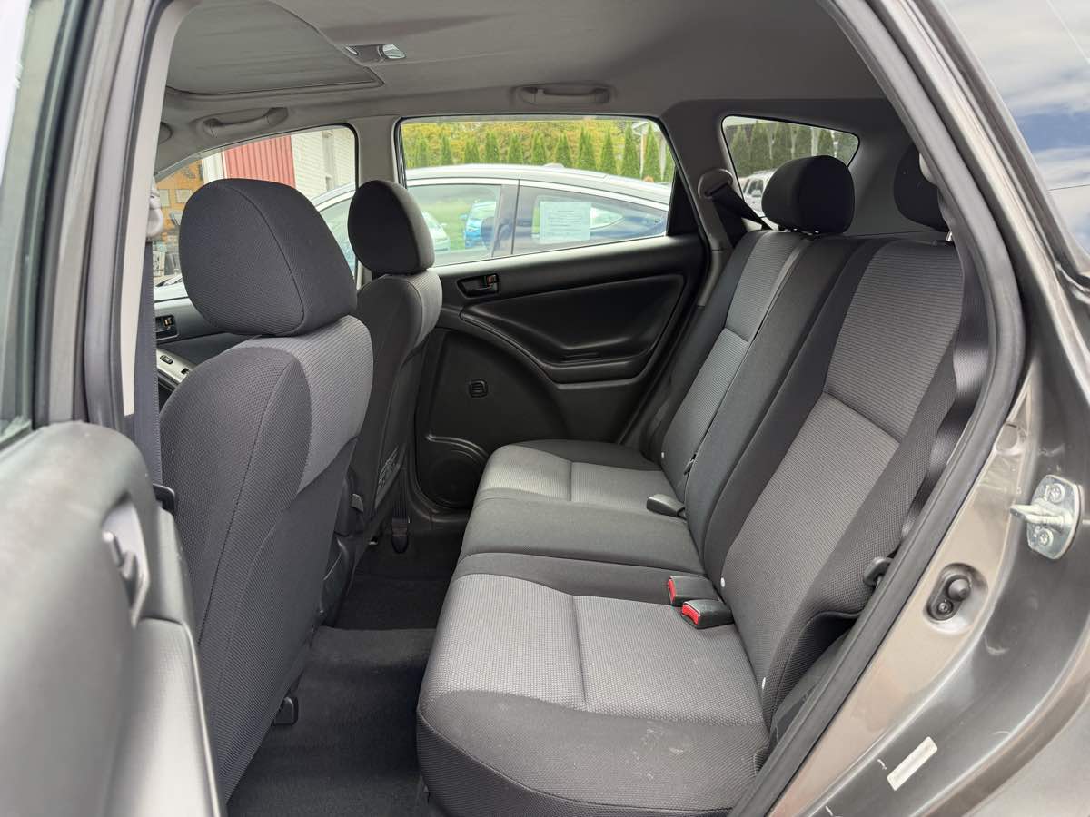Pontiac Vibe photo 11