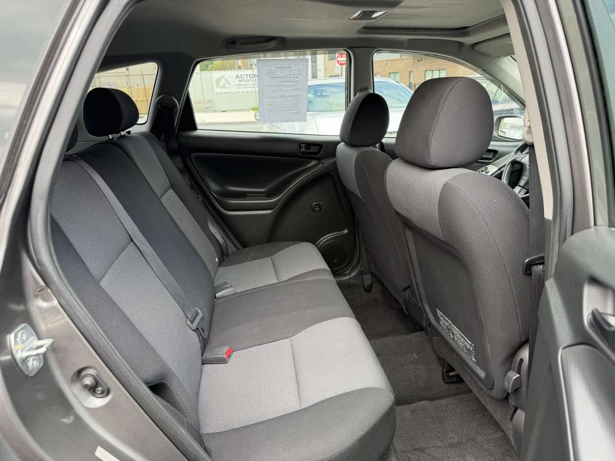 Pontiac Vibe photo 12