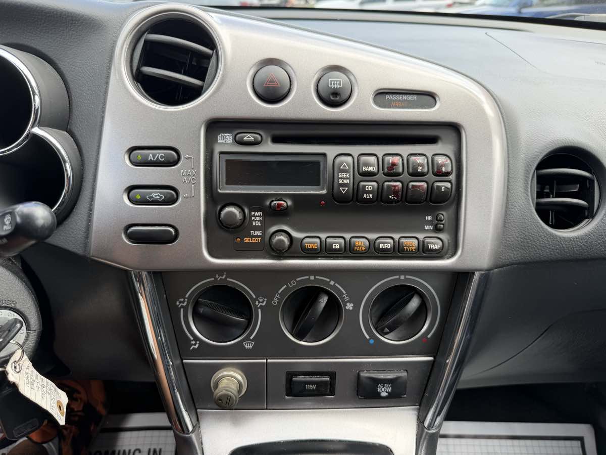 Pontiac Vibe photo 16