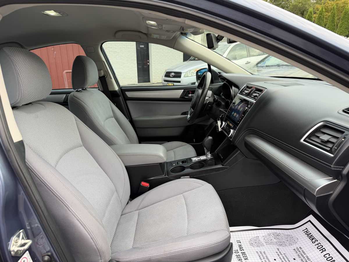 Subaru Legacy photo 10