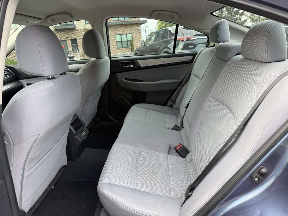 Subaru Legacy photo 11
