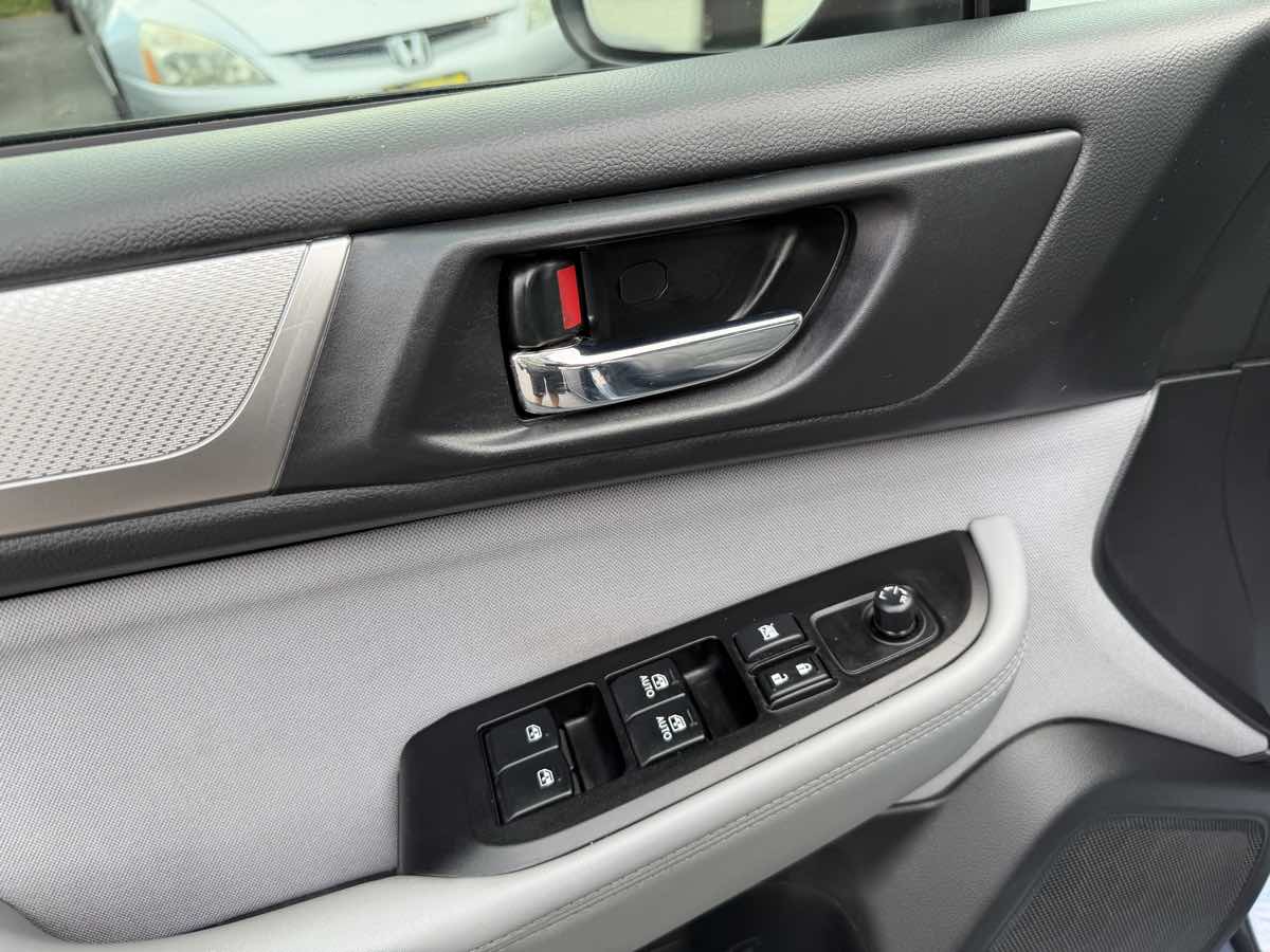 Subaru Legacy photo 24