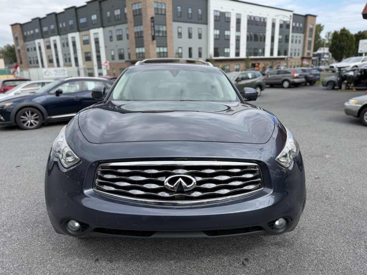 Infiniti FX35 photo 2