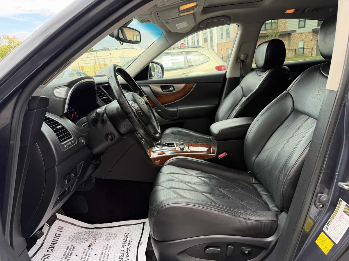 Infiniti FX35 photo 9
