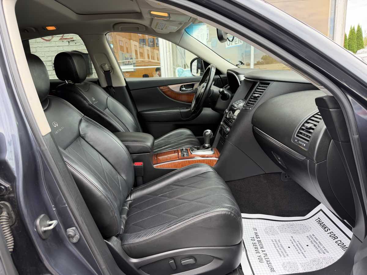 Infiniti FX35 photo 10