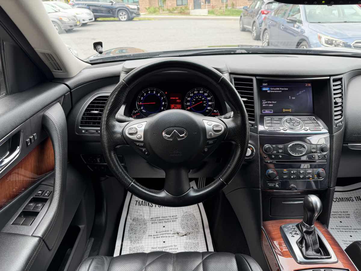 Infiniti FX35 photo 14
