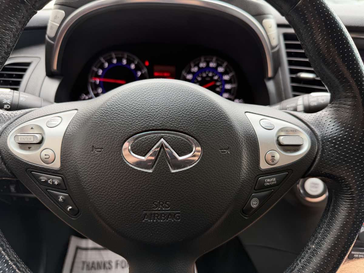 Infiniti FX35 photo 15