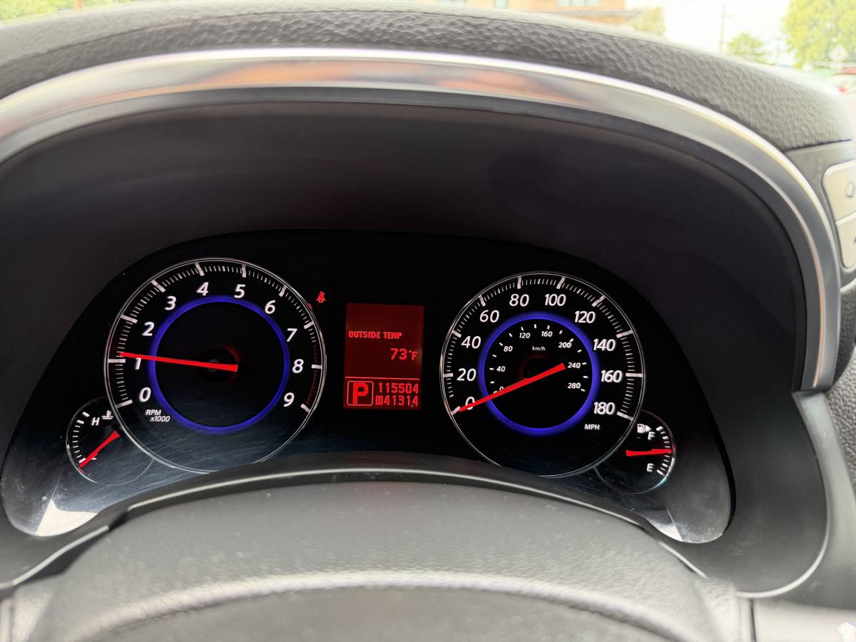 Infiniti FX35 photo 16
