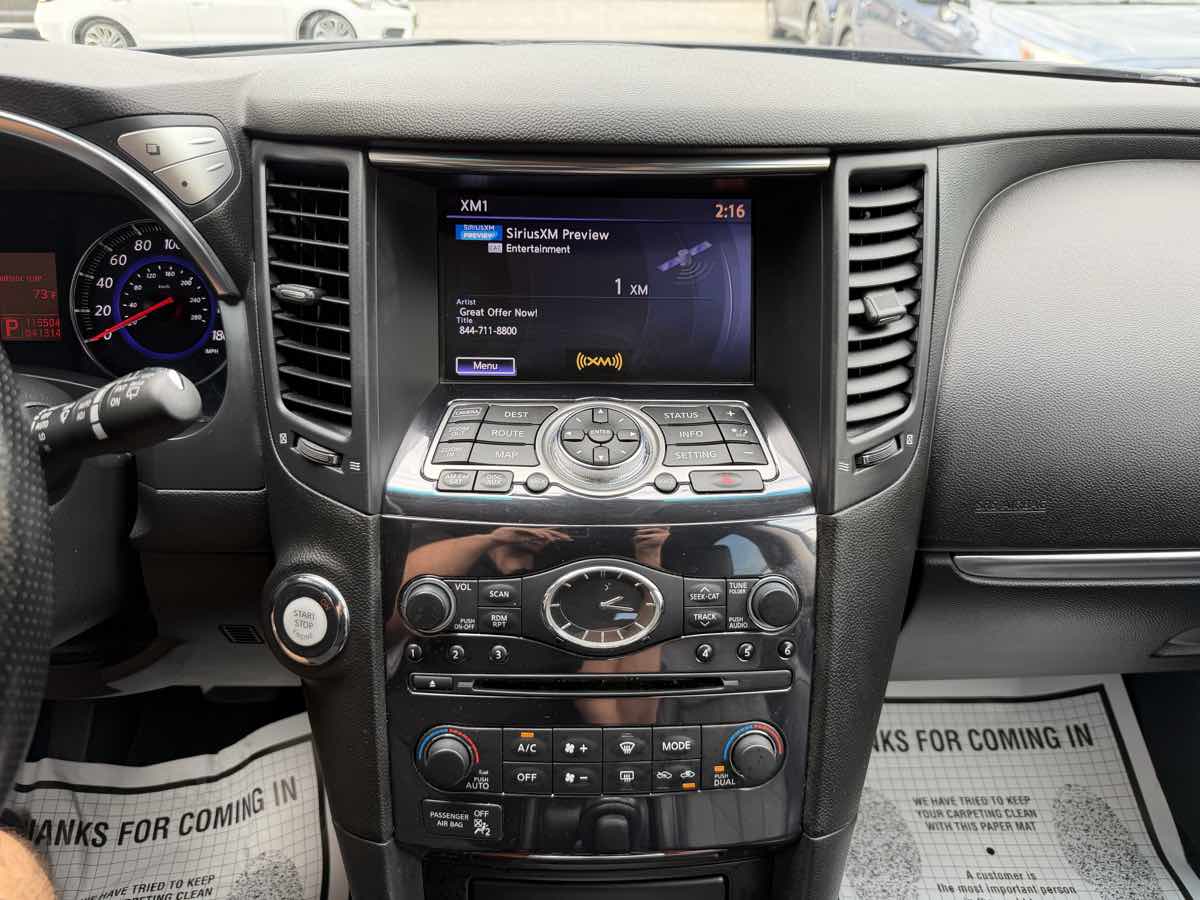 Infiniti FX35 photo 17