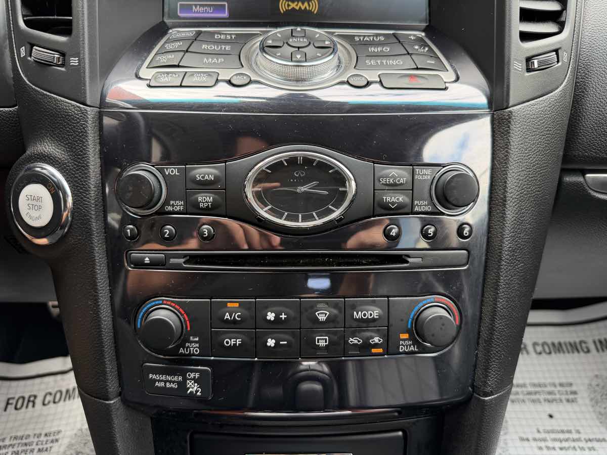 Infiniti FX35 photo 19