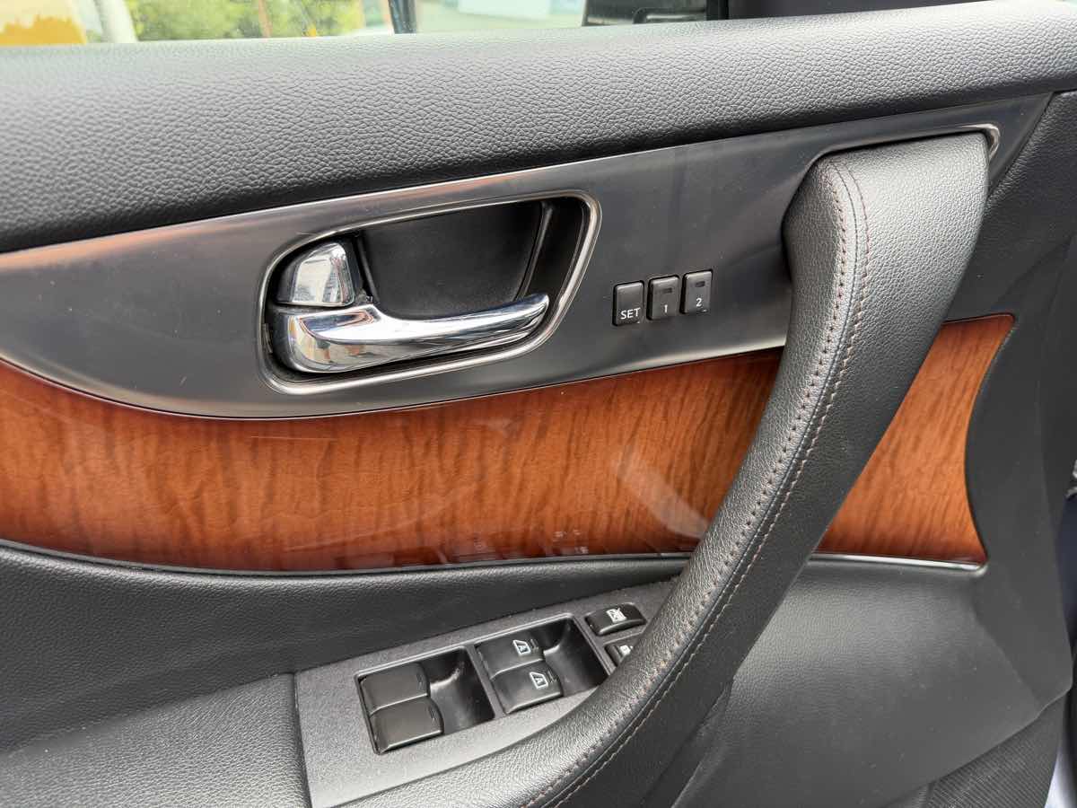 Infiniti FX35 photo 27