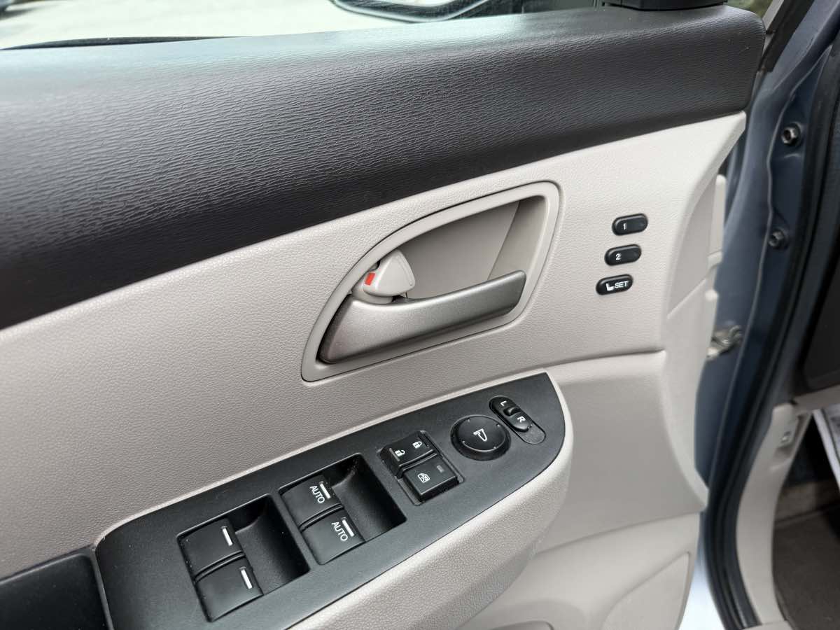 Honda Odyssey photo 32
