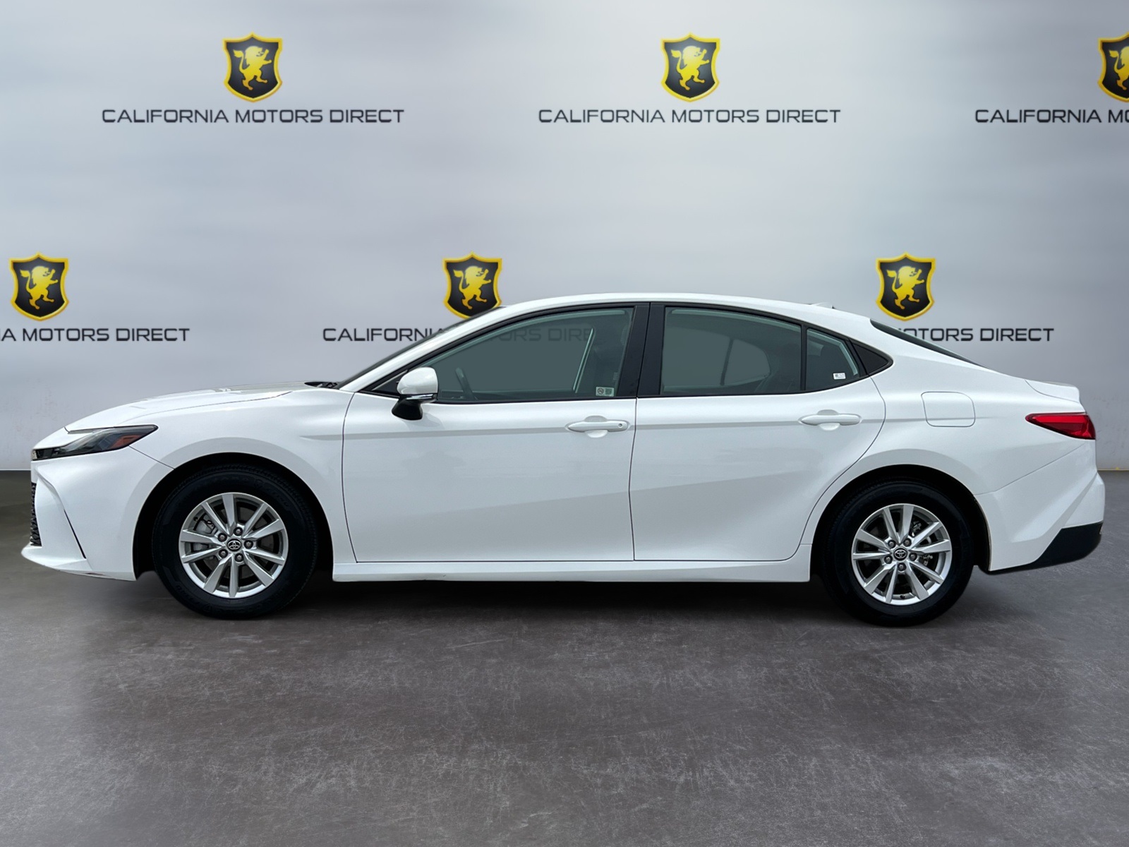 2025 Toyota Camry LE photo 2