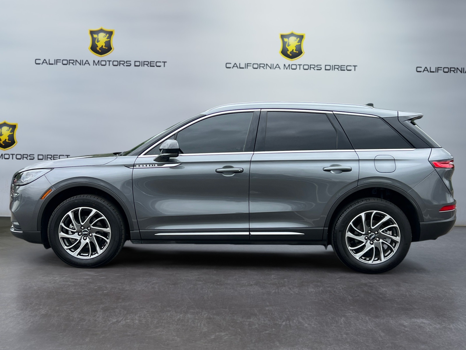 2022 Lincoln Corsair Standard photo 2