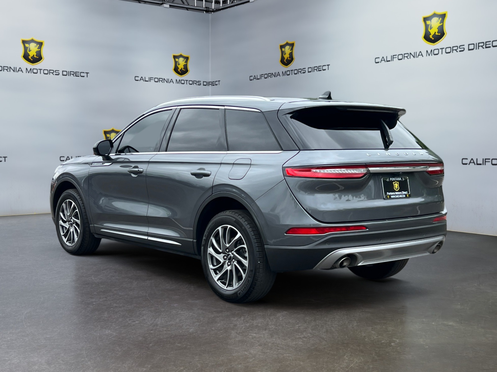 2022 Lincoln Corsair Standard photo 3