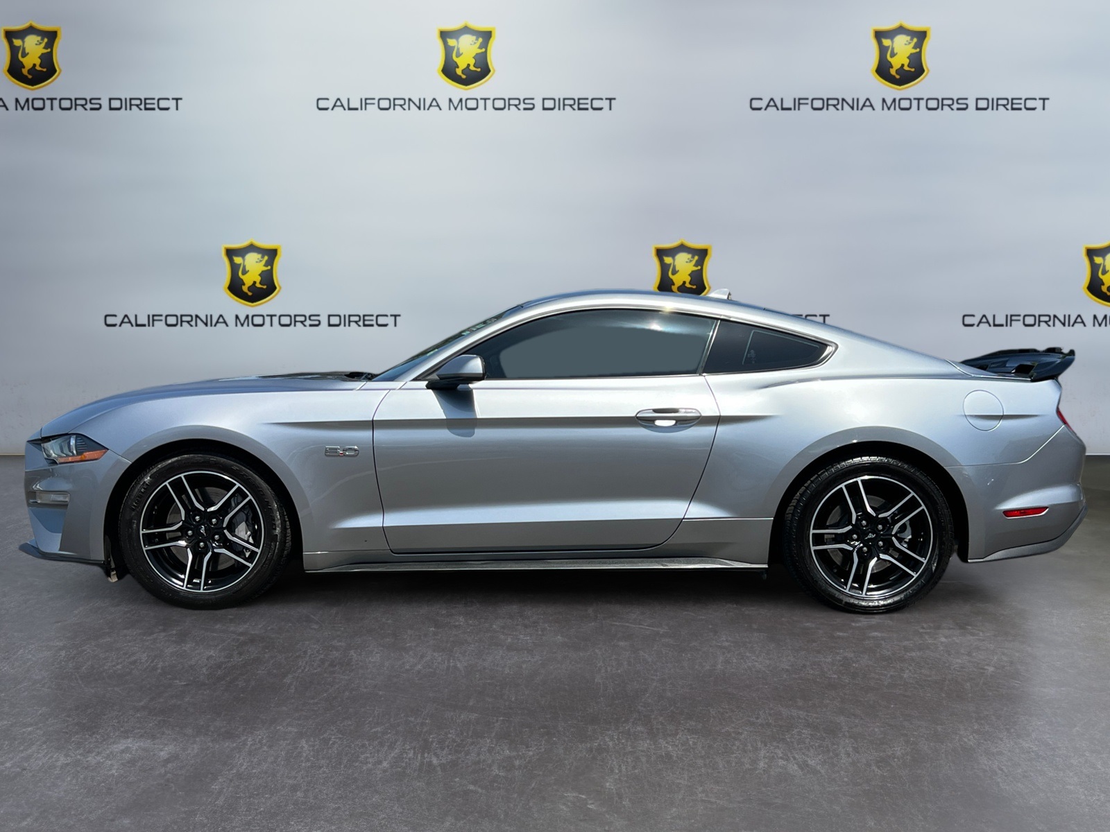2022 Ford Mustang GT photo 2