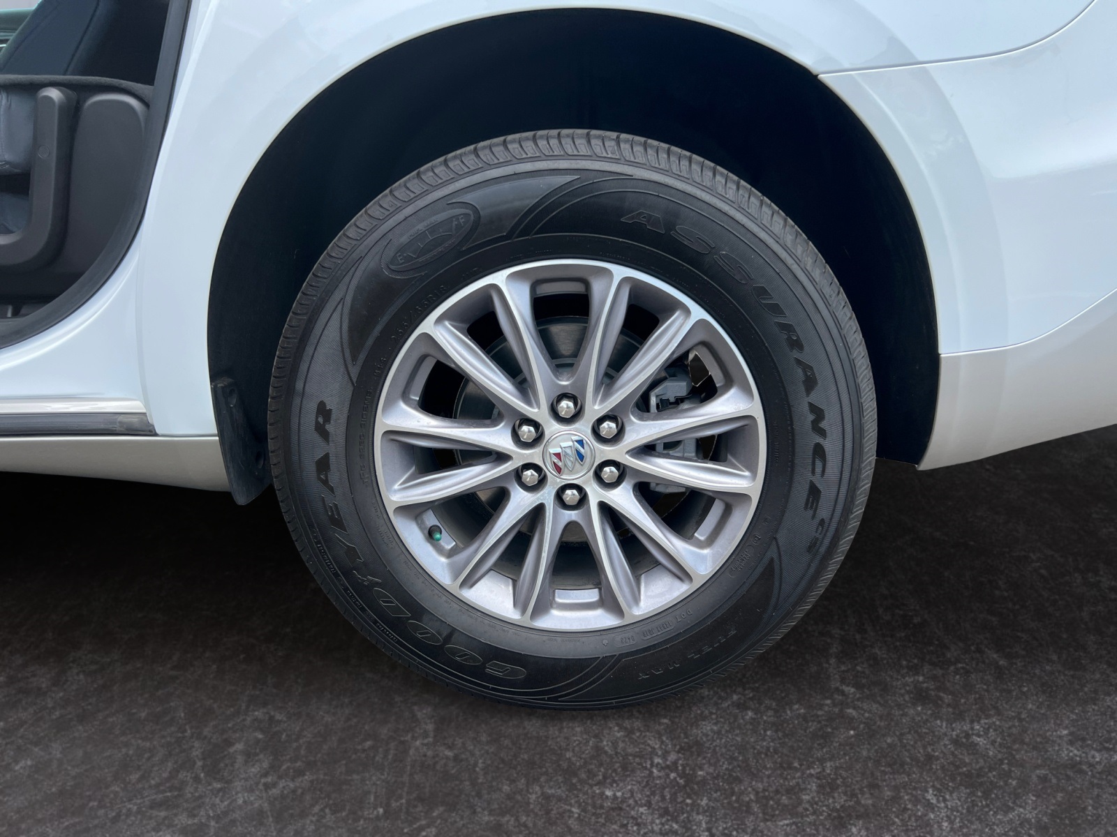 2023 Buick Enclave Essence - Photo 14