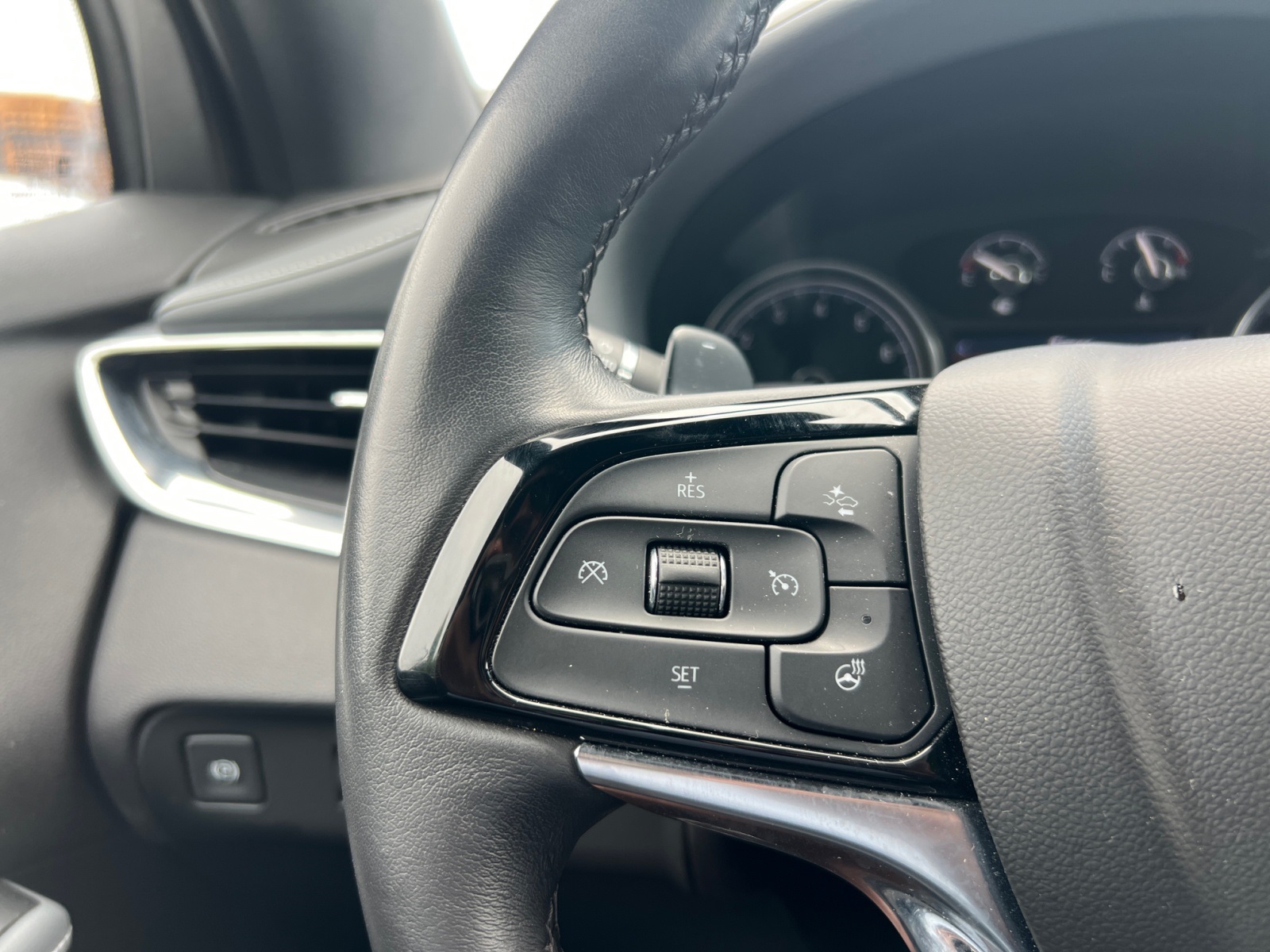 2023 Buick Enclave Essence - Photo 17