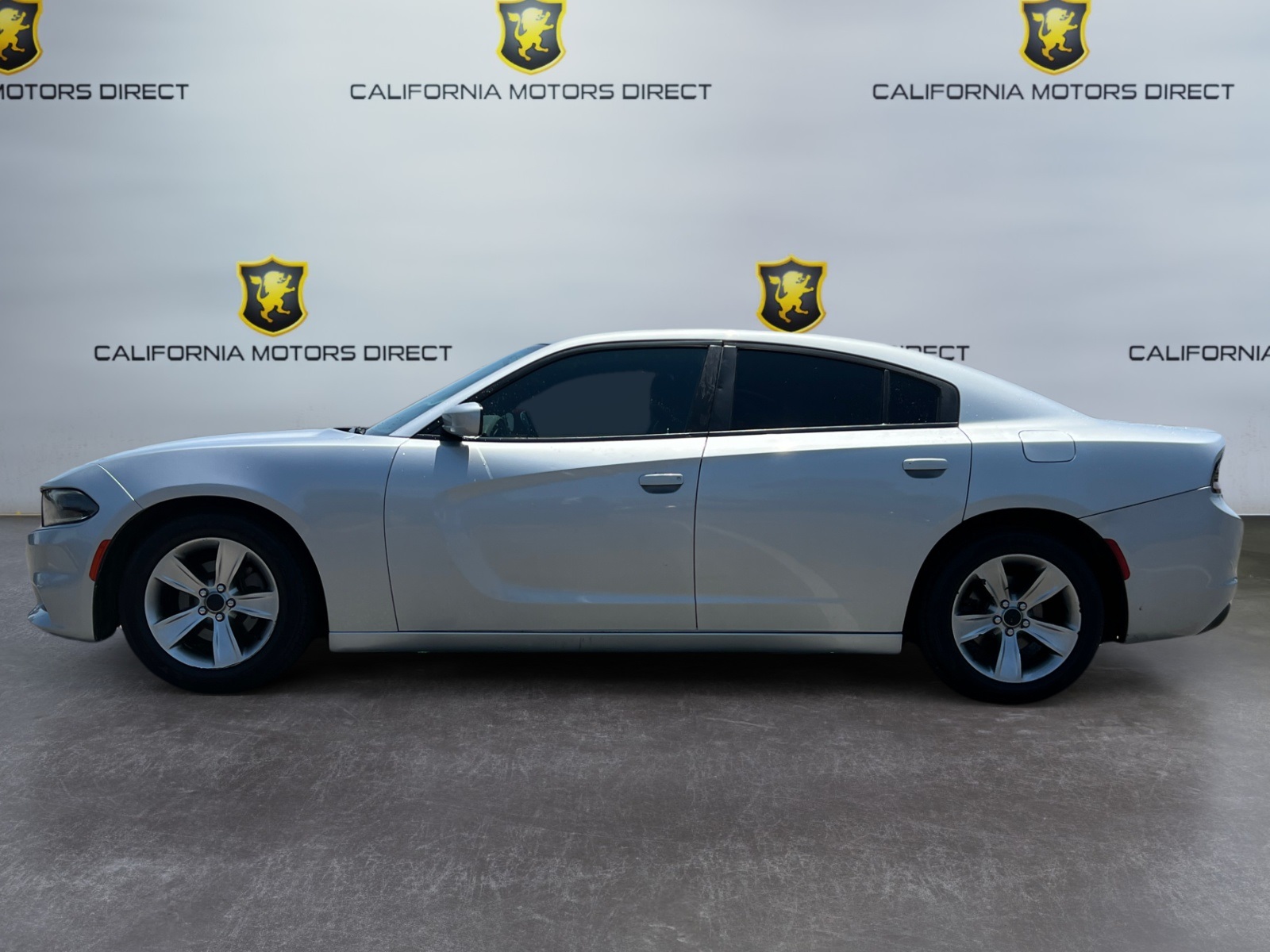 2019 Dodge Charger SXT photo 2